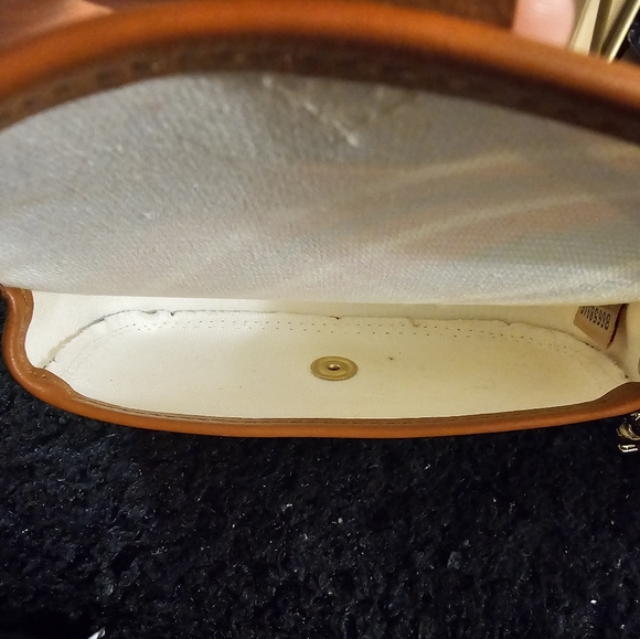 Dooney & Bourke Wristlet EUC - Picture 8 of 9